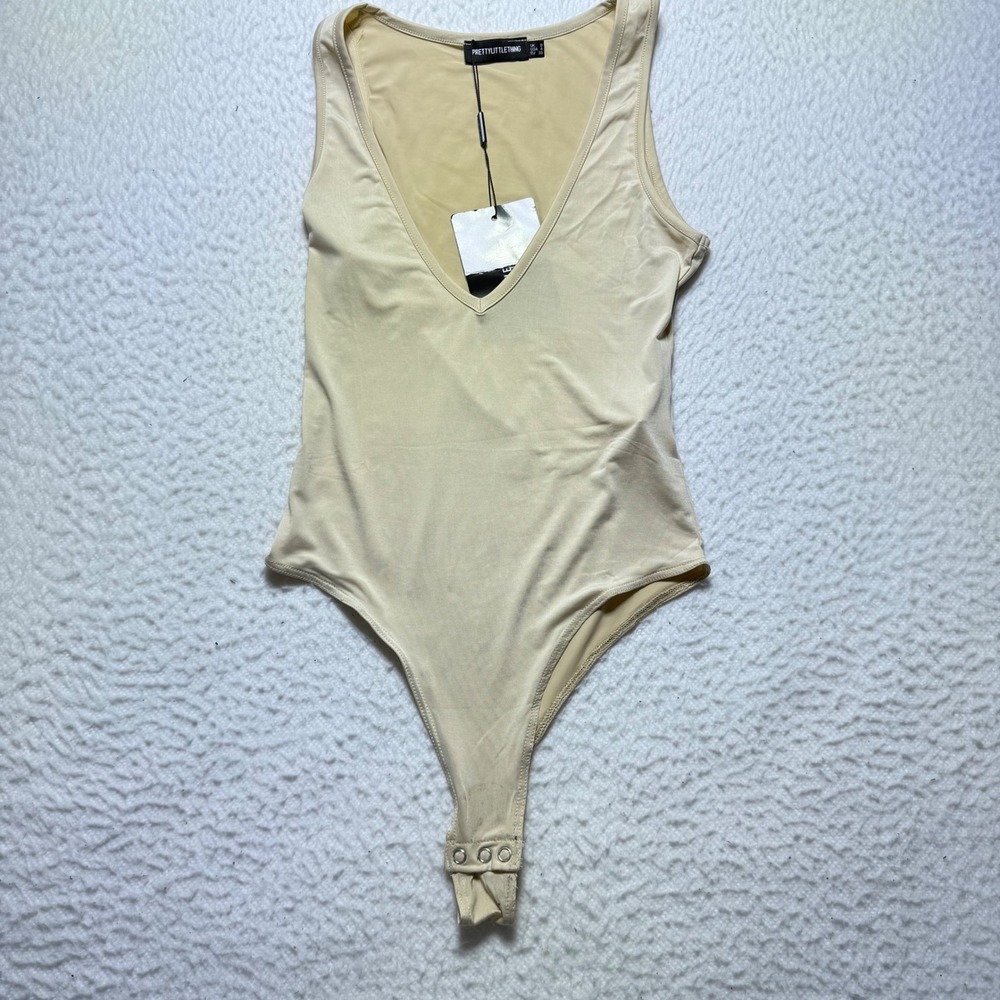 PrettyLittleThing Bodysuit womens 8‎ beige Sleeveless V-Neck Snap Crotch